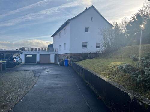 Ansicht Zufahrt.jpeg - 8 Zimmer Mehrfamilienhaus, Wohnhaus zum Kaufen in Rimpar