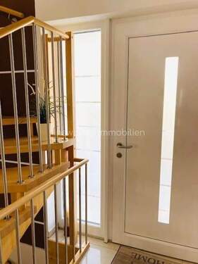 Hauseingang - 5 Zimmer Einfamilienhaus zum Kaufen in Barbing