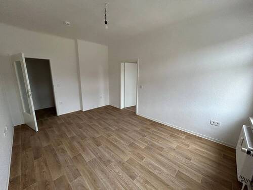 Wohnzimmer - 2 Zimmer Etagenwohnung zur Miete in Magdeburg