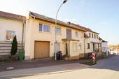Straßenansicht - 6 Zimmer Mehrfamilienhaus, Wohnhaus zum Kaufen in Marsberg / Erlinghausen