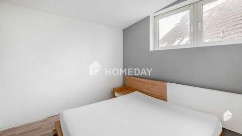 1. OG Schlafzimmer 1 - 