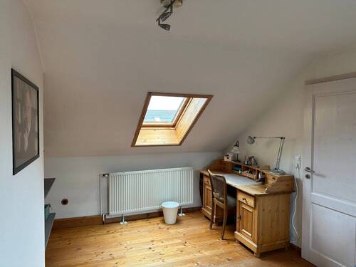 große Zimmer DG b.JPG - 