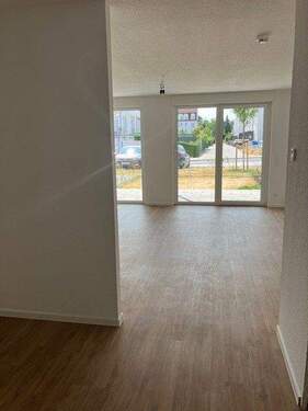 Weiterer Blick in Richtung Wohn-Ess-Bereich - 