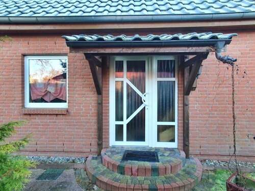 Hauseingang - Attraktives Familiendomizil mit Kaminofen, Südterrasse, Garage und Sauna - bezugsfrei