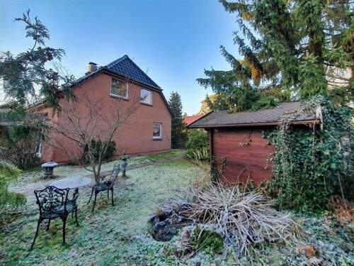 Ostgiebel mit Gartenhaus - 4 Zimmer Einfamilienhaus in Hohen Neuendorf