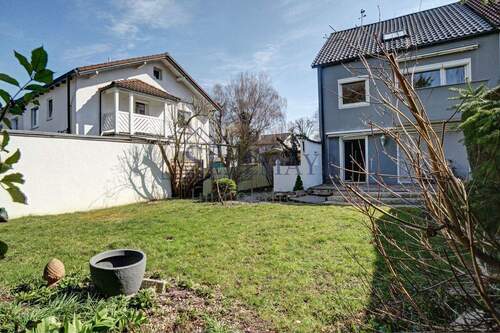 Gartenansicht 1 - VERKAUF: Wohnen mit Freiraum - Reiheneckhaus mit großem Garten und vielen Möglichkeiten