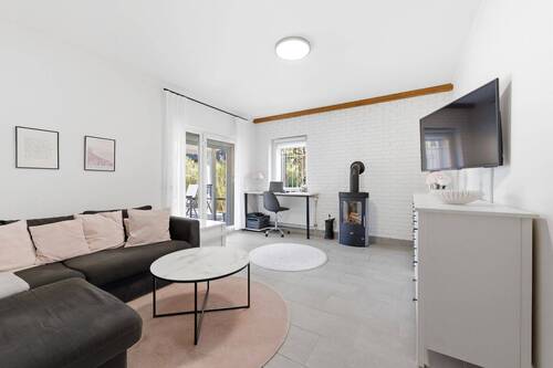 Wohnzimmer - 4 Zimmer Bungalow zum Kaufen in Berlin