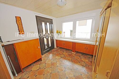 Hauseingang / Windfang im EG - Einfamilienhaus mit 156,00 m&sup2; in Jessen (Elster) zum Kaufen