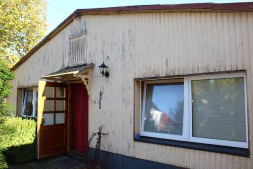 Bungalow Eingangstür - 2 Zimmer Bungalow zum Kaufen in Friedrichsbrunn