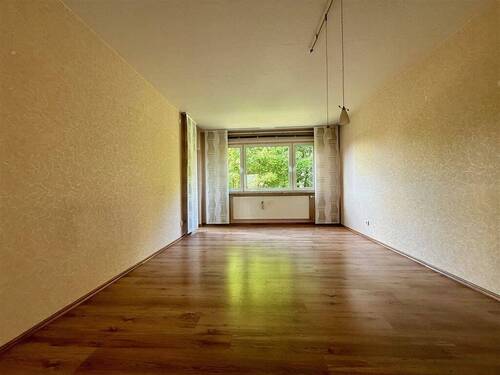 Wohnzimmer mit Balkon - 