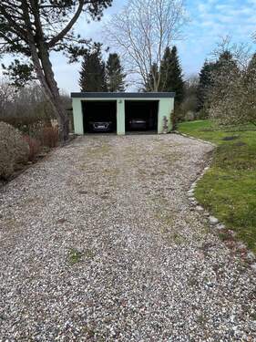 Garage mit Auffahrt - 