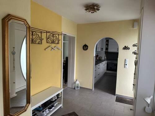 Flur mit Garderobe EG - 