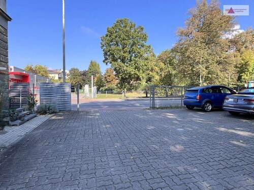 Stellplätze - 1 Zimmer Mehrfamilienhaus, Wohnhaus zum Kaufen in Zwickau / Schedewitz