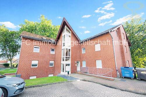 Hausansicht / Hauseingang - 3 Zimmer Etagenwohnung zum Kaufen in Dessau-Roßlau