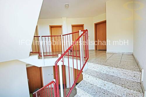 Hausflur / Treppenhaus im 1. OG - 
