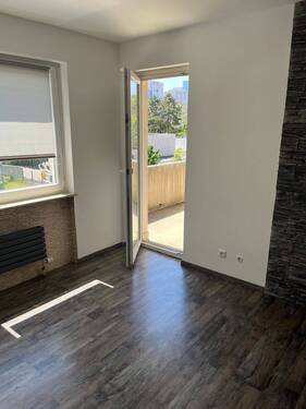 Wohnzimmer - Balkon - 3 Zimmer Etagenwohnung zum Kaufen in Darmstadt