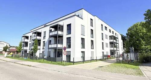 Blick zum Anwesen - ... AIGNER - 'NOVUM' Burgkirchen: moderne & neuwertige Wohnung im 1.OG mit EBK & Balkon sowie TG ...