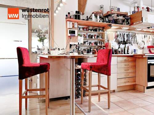 Frühstücksbar in der Wohnküche im Erdgeschoss - 