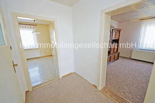 Flur im EG mit Blick in die Küche - 