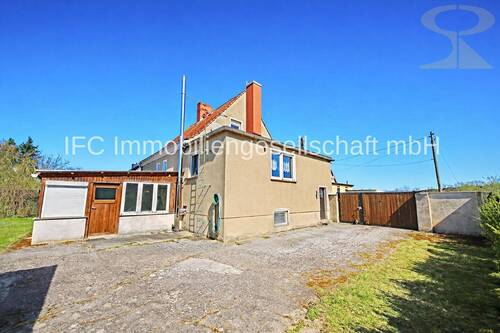 Hausansicht / Zufahrt - 