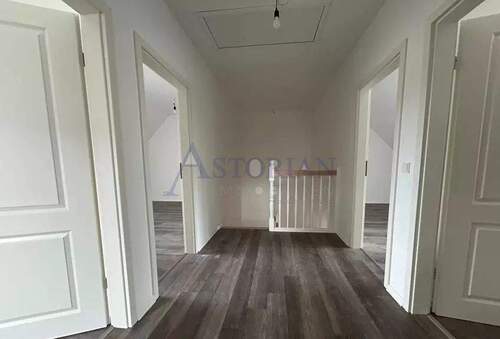 Dachgeschoss Flur - 4 Zimmer Doppelhaushälfte in Havelberg