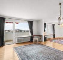 Großzügige Wohnung mit 5,5 Zimmern - Grandioser Ausblick - Zwei Loggien - TG -Stellplatz - Nürnberg Großreuth h d Veste