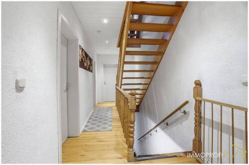 11. Diele EG zum DG.jpg - 