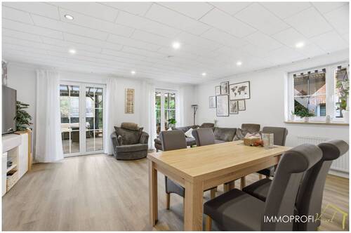 8. Wohnzimmer (Gebäude-hinten EG).jpg - 