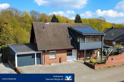 Titelbild - Provisionsfrei für den Käufer: Einziehen und wohlfühlen - Familienparadies mit Einliegerwohnung