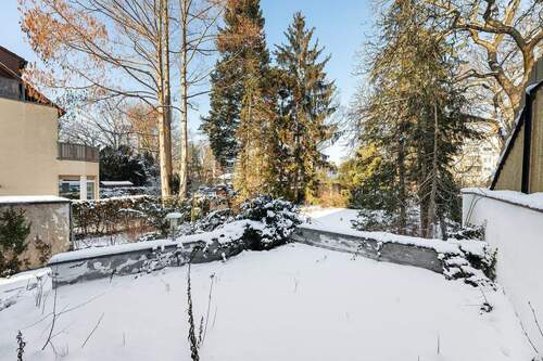 Sonnige Terrasse mit Gartenzugang - 