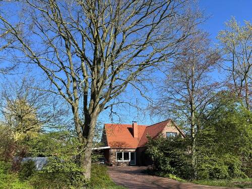 Ansicht weit - 6 Zimmer Einfamilienhaus zum Kaufen in Aurich