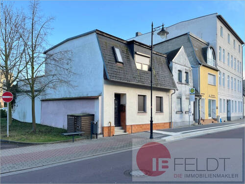 Außenansicht - Teilsaniertes Wohnhaus mit Anbau und Nebengebäude am Stadtzentrum - Friedenspark vor der Tür!