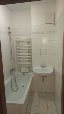 Bad mit Wanne.jpg - 