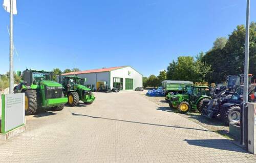 Außenansicht Einfahrt - Investitionsobjekt - Betriebsgelände samt Büro- & Werkstatt für landwirtschaftliche Maschinen