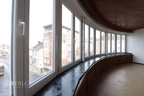 Geschwungenes Fensterband - 