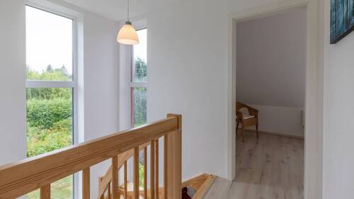 A1 Geschosstreppe und Flur im Obergeschoss - 