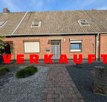 VERKAUFT - Reihenhaus mit schönem Garten und mit Garage in Kellen - Kleve