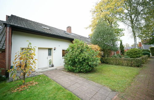 Hausansicht - 6 Zimmer Mehrfamilienhaus, Wohnhaus zum Kaufen in Bremen