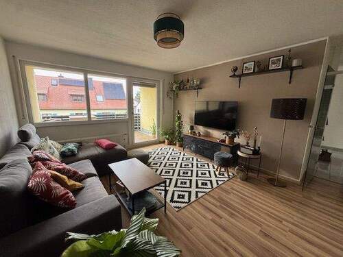 Wohnbereich
- Stadtnah und im Grünen - charmante 2,5 Zimmer Maisonettewohnung mit Balkon