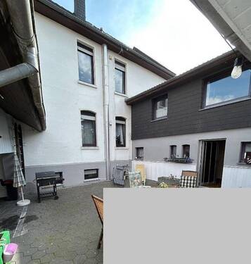 Hinterhof - 8 Zimmer Mehrfamilienhaus, Wohnhaus zum Kaufen in Aerzen
