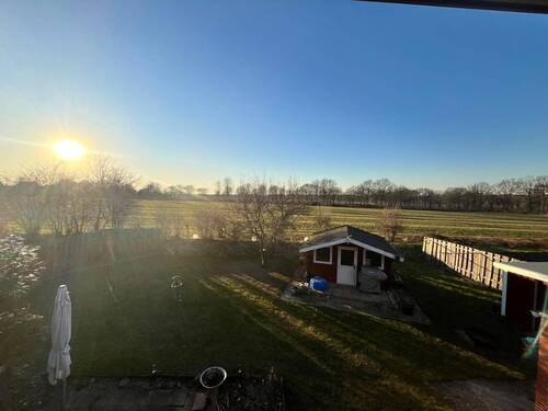 Sonnenuntergang hinter dem Haus - 
