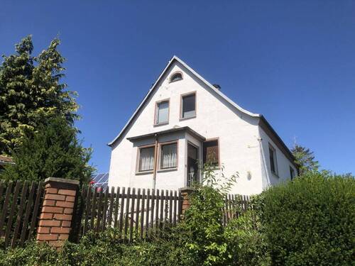 Ansicht des Hauses - 6 Zimmer Einfamilienhaus in Stößen
