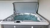 Jacuzzi - 