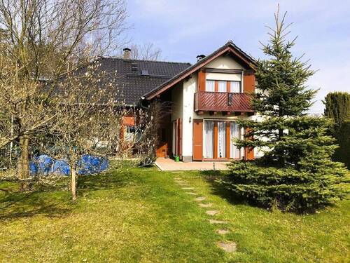 Hausansicht - 5 Zimmer Einfamilienhaus zum Kaufen in Werdau