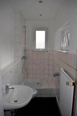 Badezimmer Wohnung OG rechts - 