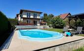 Pool mit Abdeckung - 7 Zimmer Einfamilienhaus in Berlin