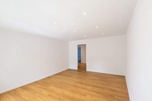 Hochwertig gestaltet mit Deckenspots. - 3 Zimmer Etagenwohnung in München