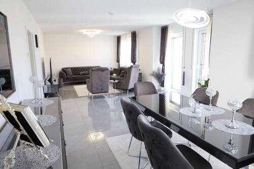 Essen und Wohnen - 7 Zimmer Einfamilienhaus in Deilingen