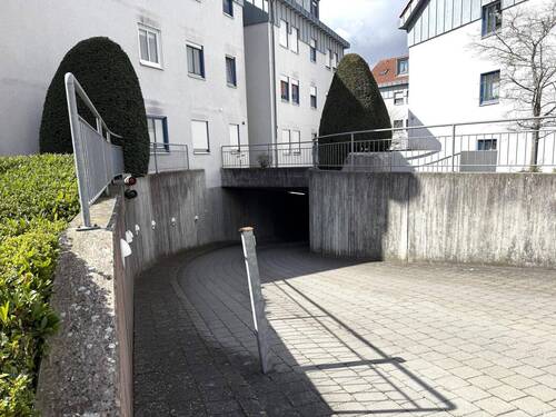 Einfahrt zur Tiefgarage - 