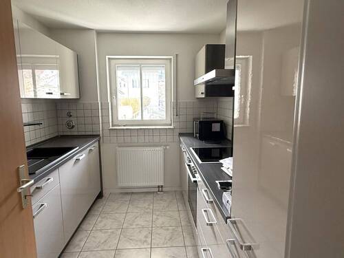 Moderne, zweizeilige Einbauküche - 